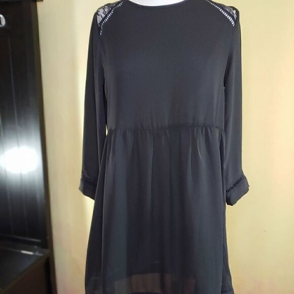 Lace and Chiffon Little Black Dress - Picture 5 of 8